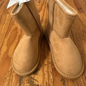 Old Navy Ugg-like Tan Suede Boots NWT